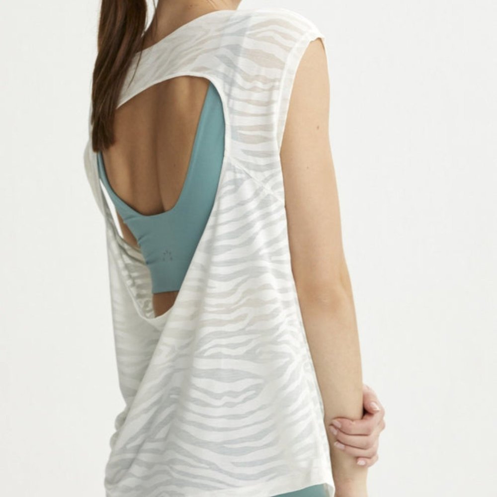 VARLEY Open Back Emmett Tee Vanilla Sheer